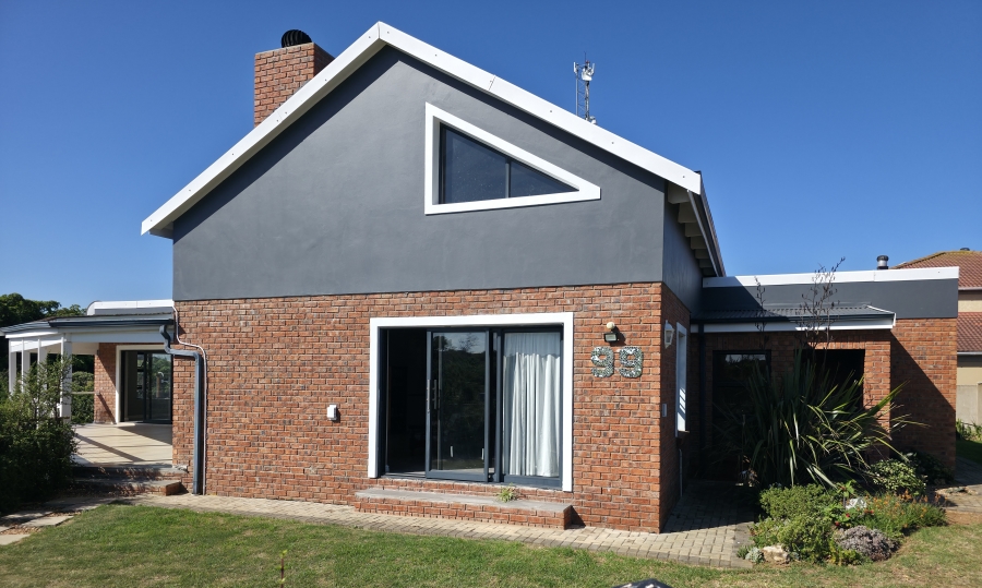 5 Bedroom Property for Sale in Noorsekloof Eastern Cape